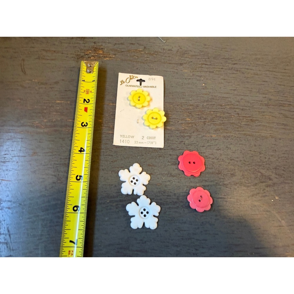 Vintage Le Chic Flower Buttons Made in France Yellow White Pink Set of 6 1410